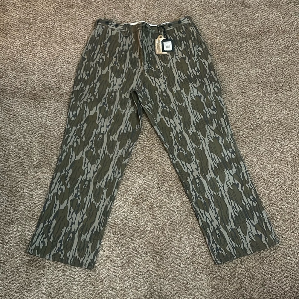 Filson x Mossy Oak hiking/hunting camouflage pants. Size 40x34.